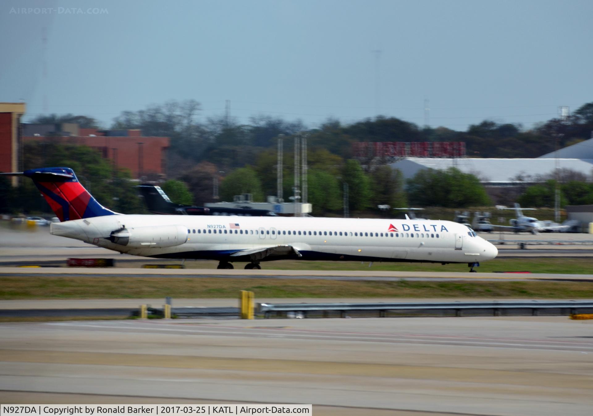 N927DA, 1988 McDonnell Douglas MD-88 C/N 49714, Takeoff Atlanta