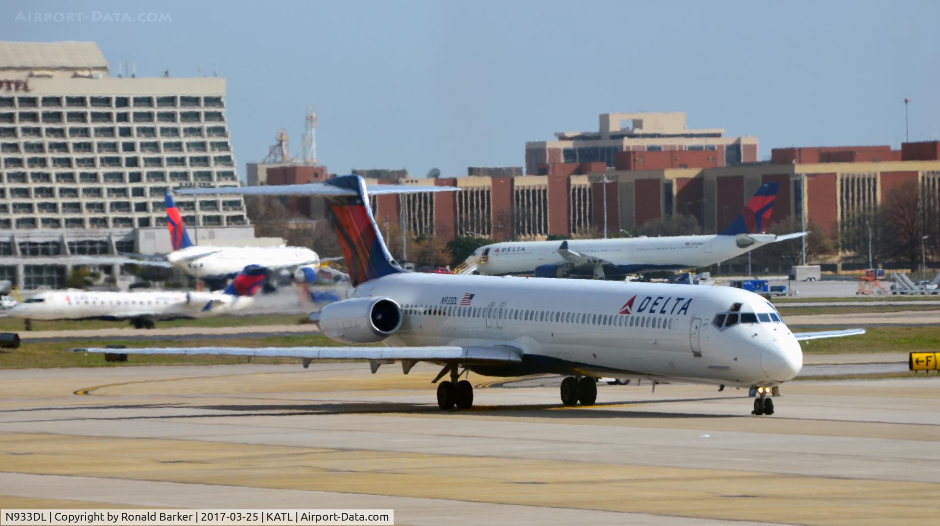 N933DL, 1989 McDonnell Douglas MD-88 C/N 49720, Taxi Atlanta