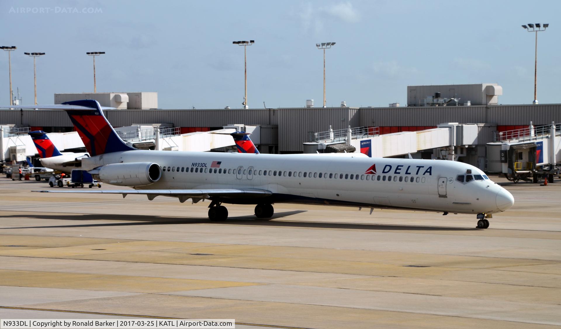 N933DL, 1989 McDonnell Douglas MD-88 C/N 49720, Taxi Atlanta