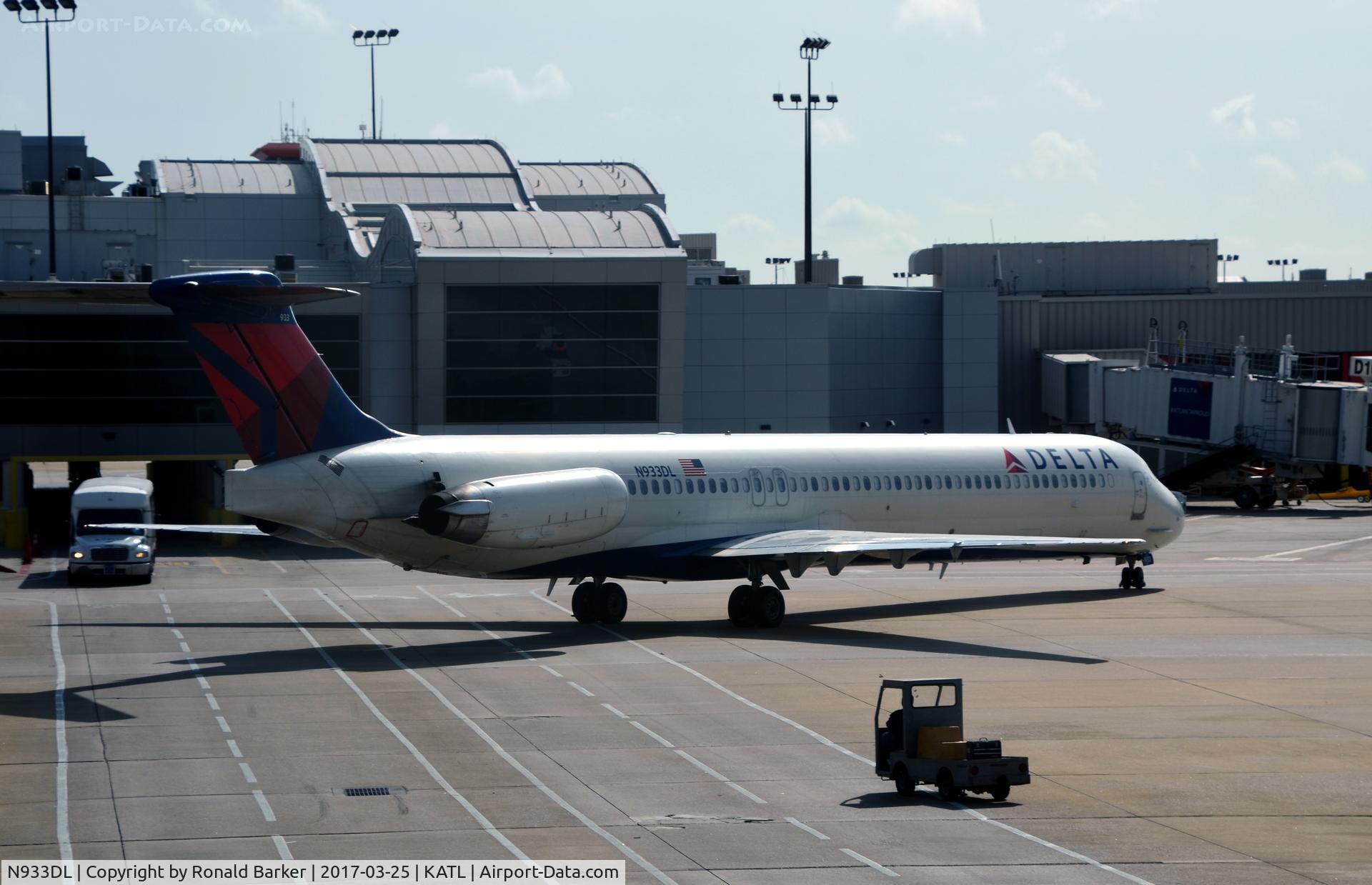 N933DL, 1989 McDonnell Douglas MD-88 C/N 49720, Taxi Atlanta