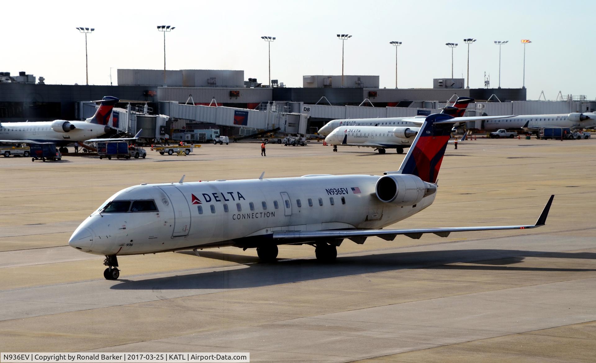 N936EV, 2005 Bombardier CRJ-200ER (CL-600-2B19) C/N 8038, Taxi for takeoff Atlanta