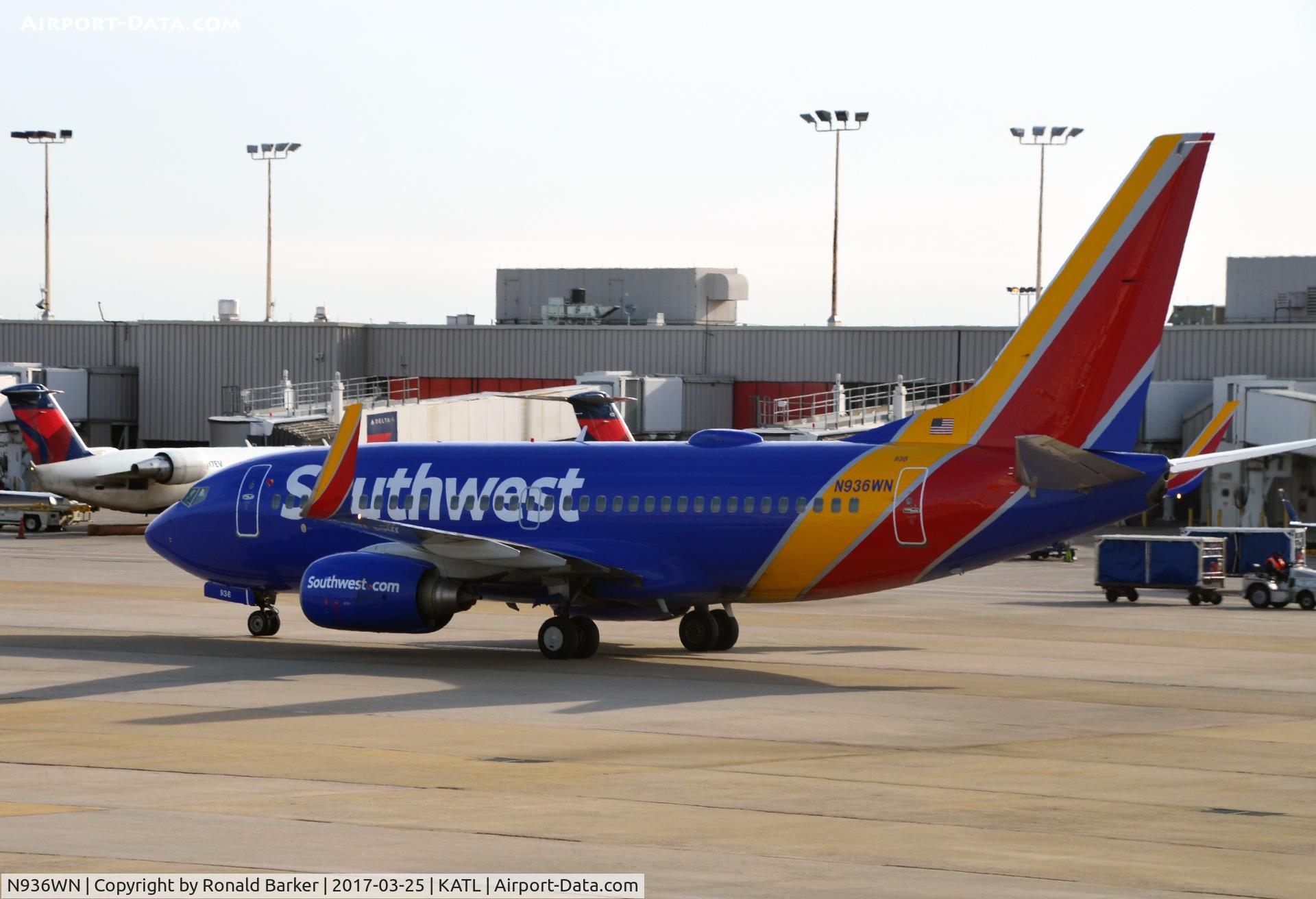 N936WN, 2009 Boeing 737-7H4 C/N 36643, Taxi Atlanta