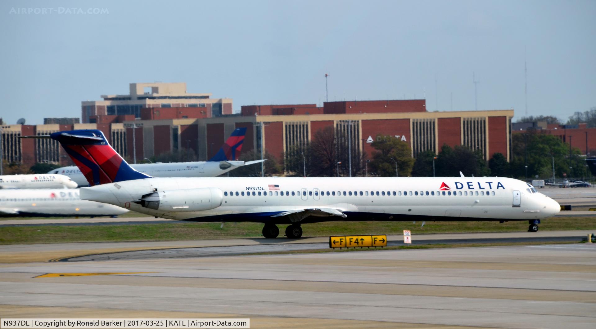 N937DL, 1989 McDonnell Douglas MD-88 C/N 49810, Taxi Atlanta