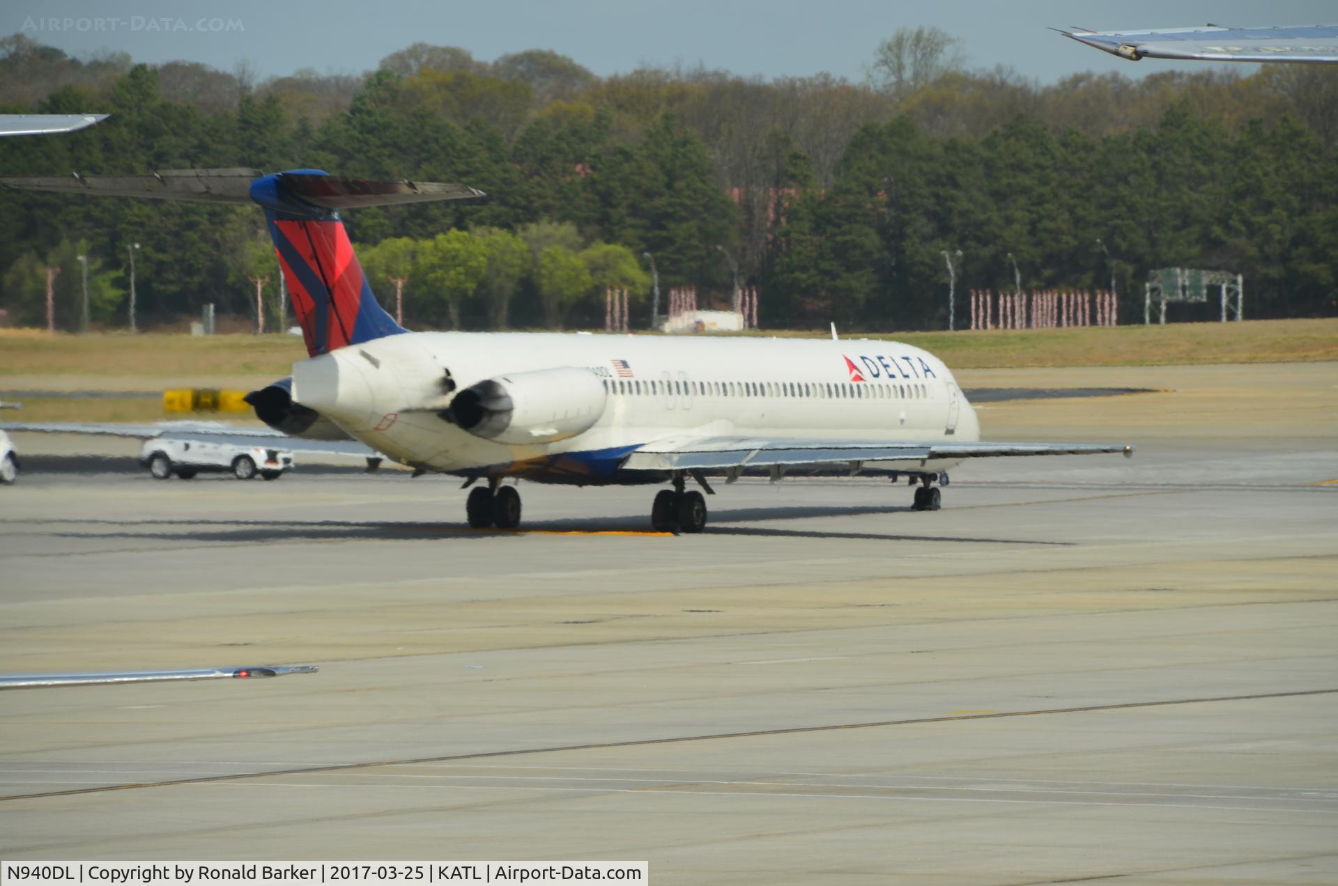 N940DL, 1989 McDonnell Douglas MD-88 C/N 49813, Taxi Atlanta