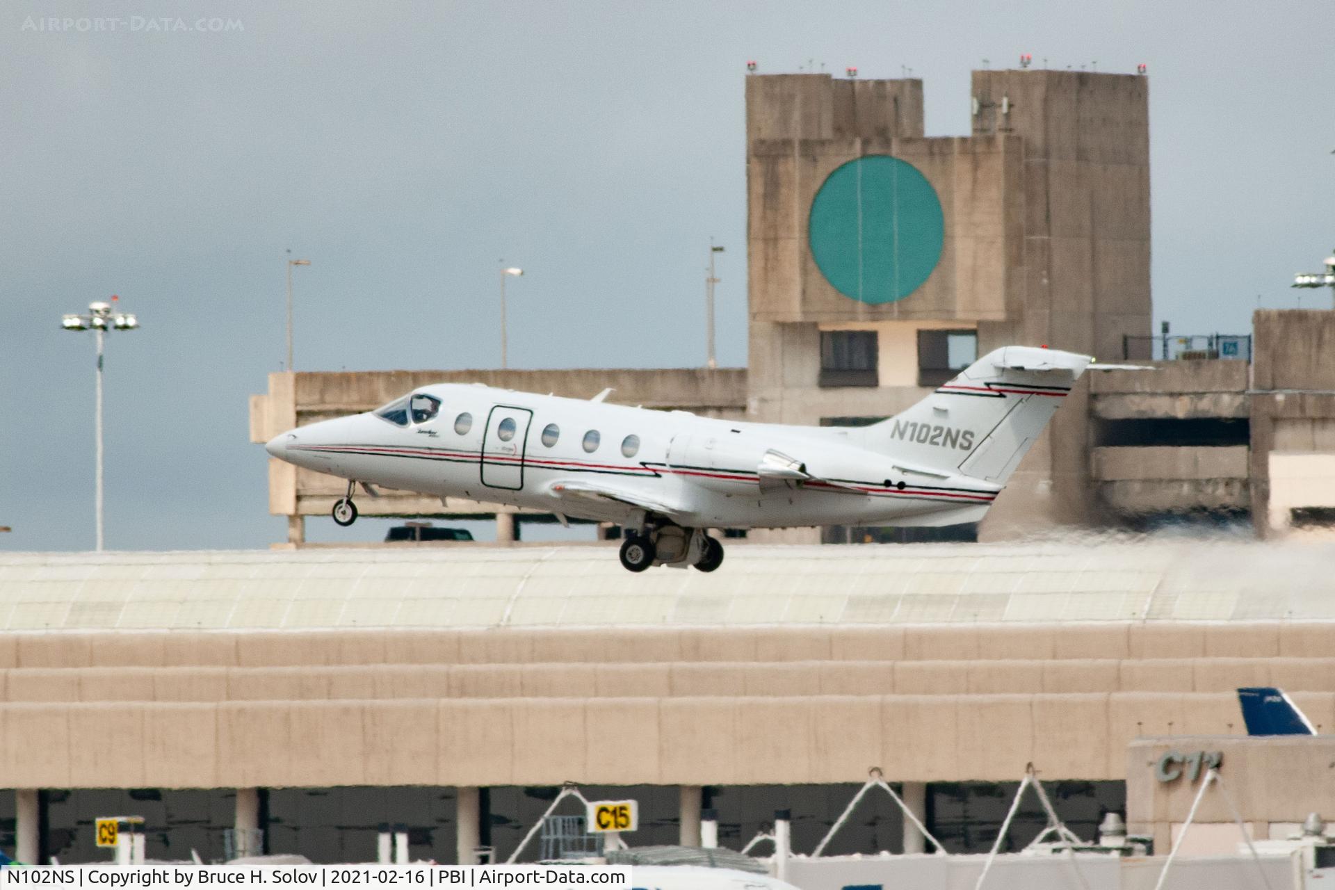 N102NS, Raytheon 400A C/N RK-415, takeoff from PBI