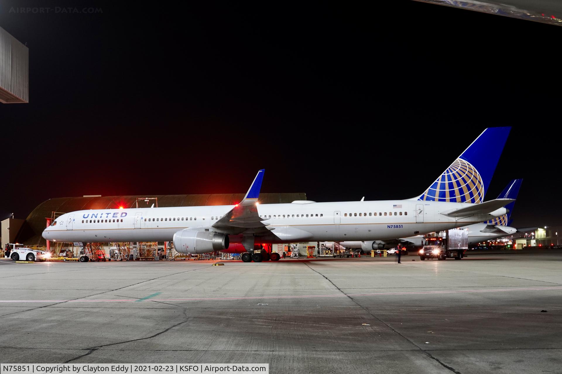 N75851, 2001 Boeing 757-324 C/N 32810, SFO 2021.