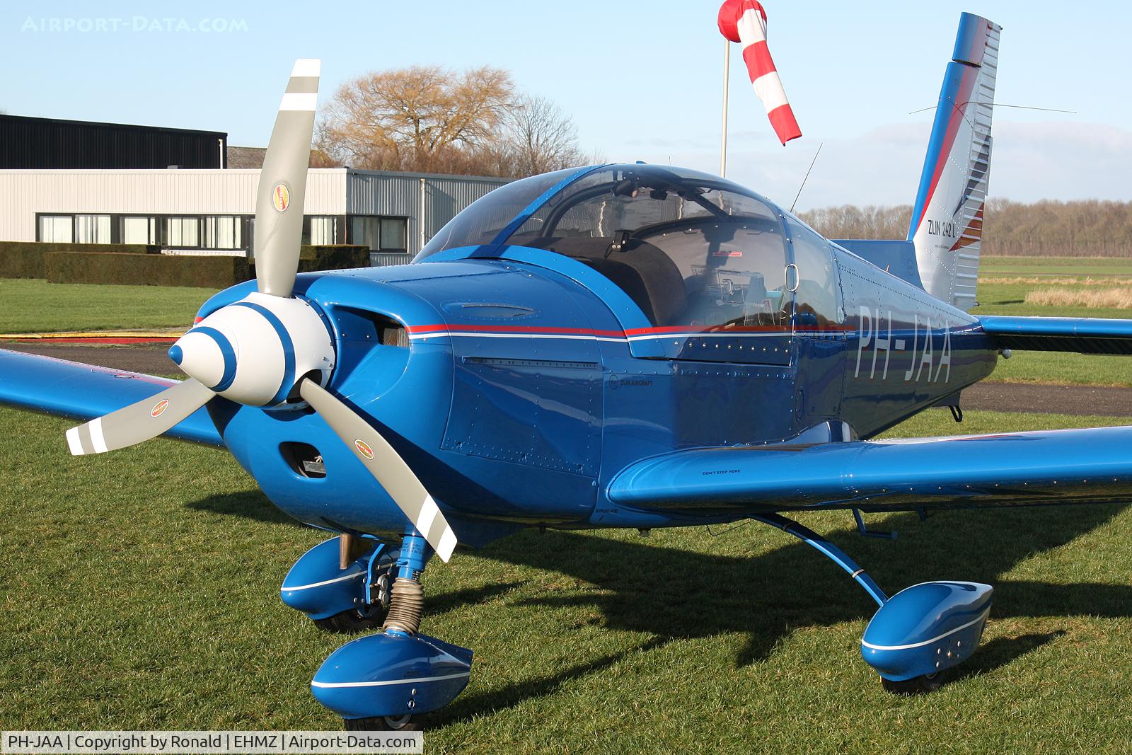 PH-JAA, Zlin Z-242L C/N 0831, at ehmz