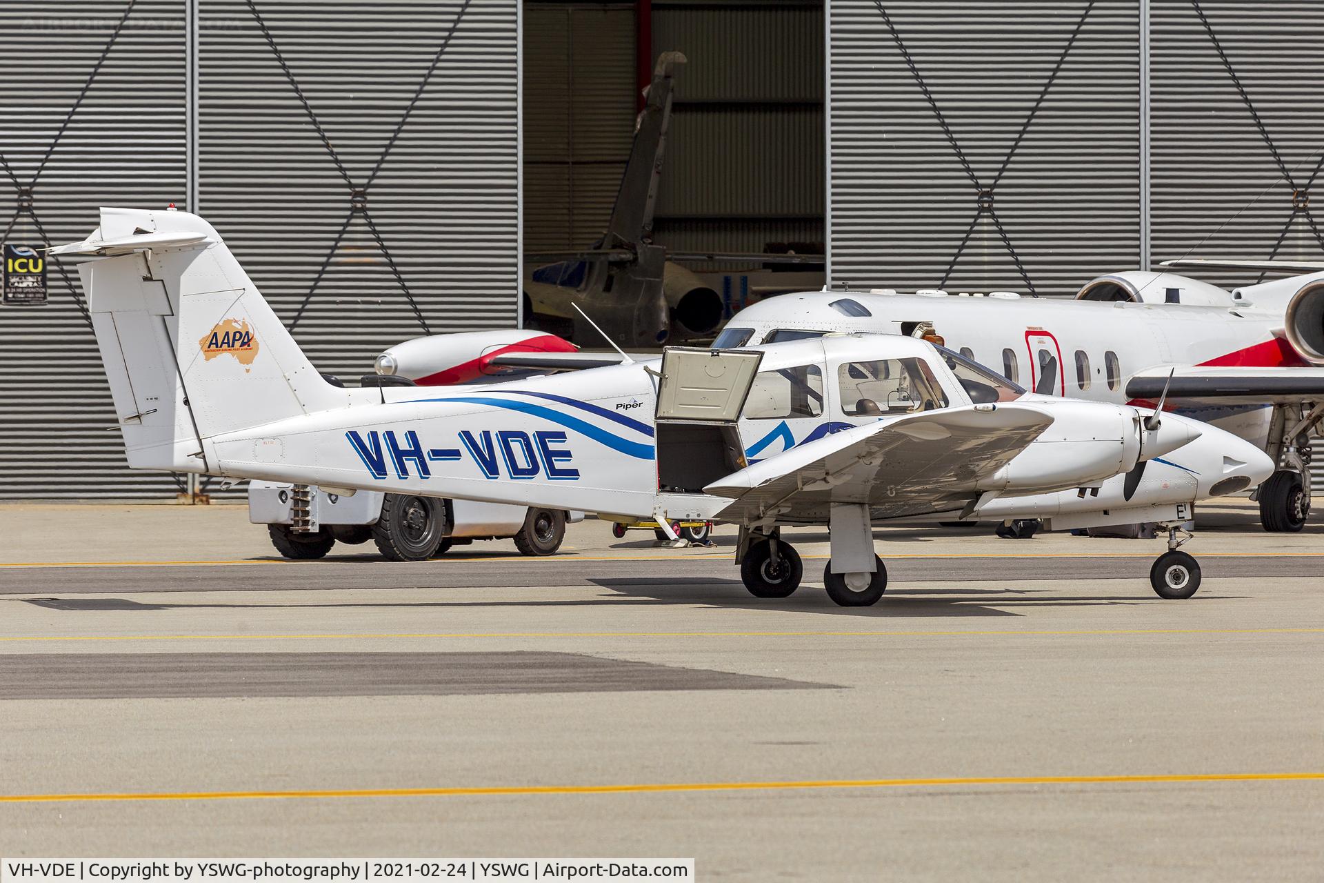 VH-VDE, 2011 Piper PA-44-180 Seminole C/N 4496293, Australian Airline Pilot Academy (VH-VDE) Piper PA-44-180 Seminole at Wagga Wagga Airport.