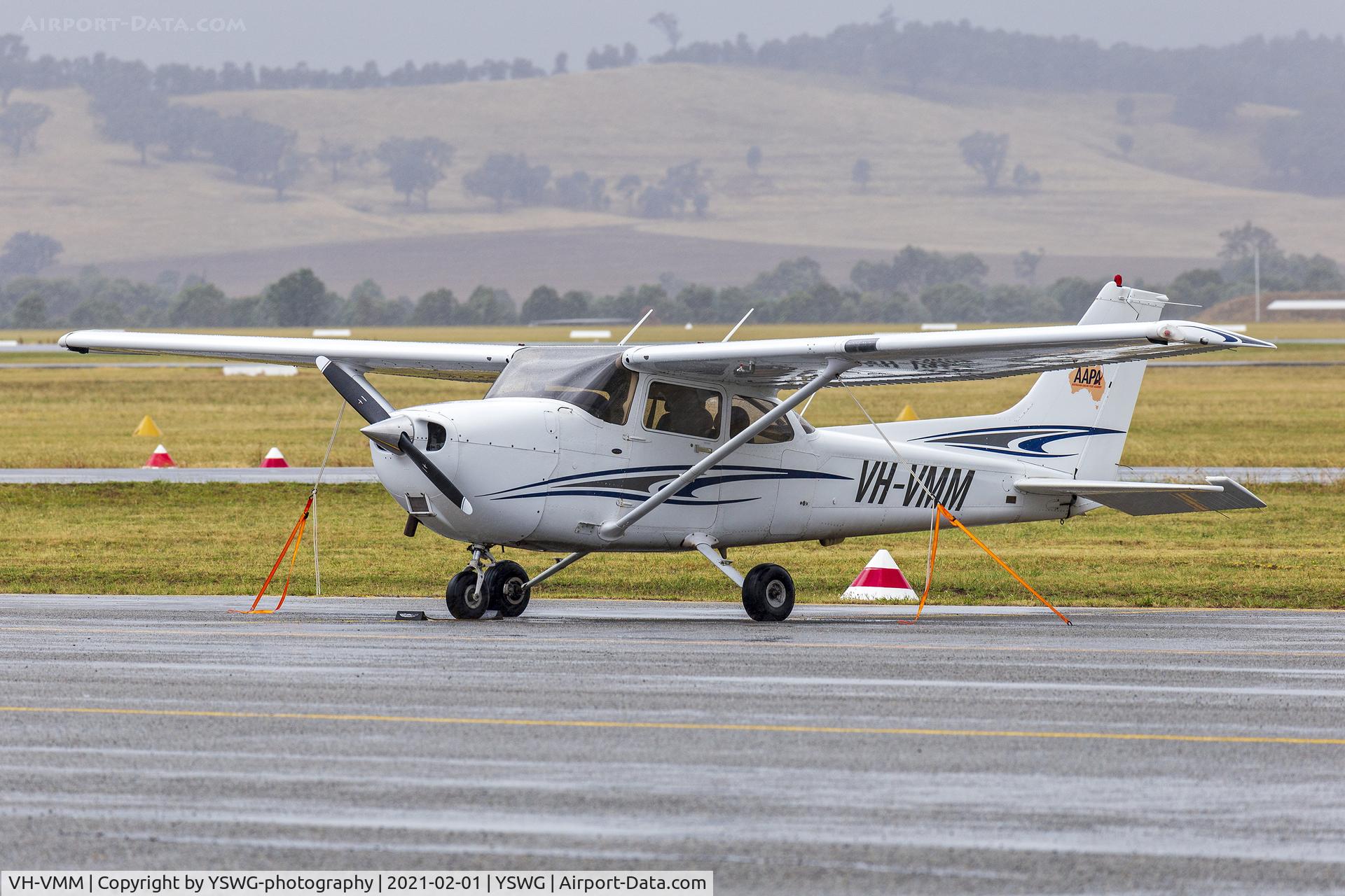 VH-VMM, 2005 Cessna 172S C/N 172S9940, Australian Airline Pilot Academy (VH-VMM) Cessna 172S Skyhawk SP at Wagga Wagga Airport.