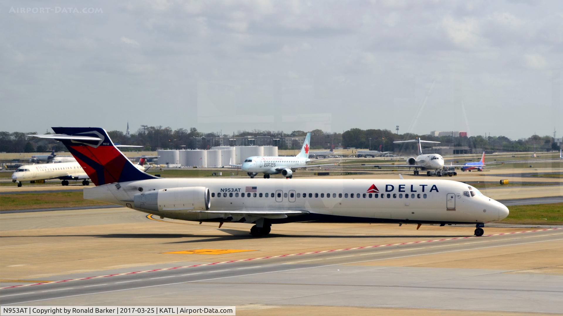 N953AT, 2000 Boeing 717-200 C/N 55015, Taxi Atlanta