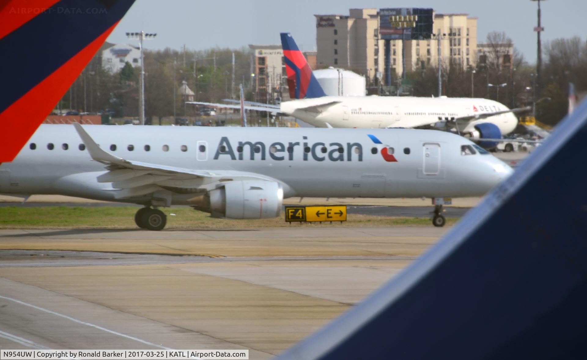 N954UW, 2007 Embraer ERJ-190-100 IGW 190AR C/N 19000139, Taxi Atlanta