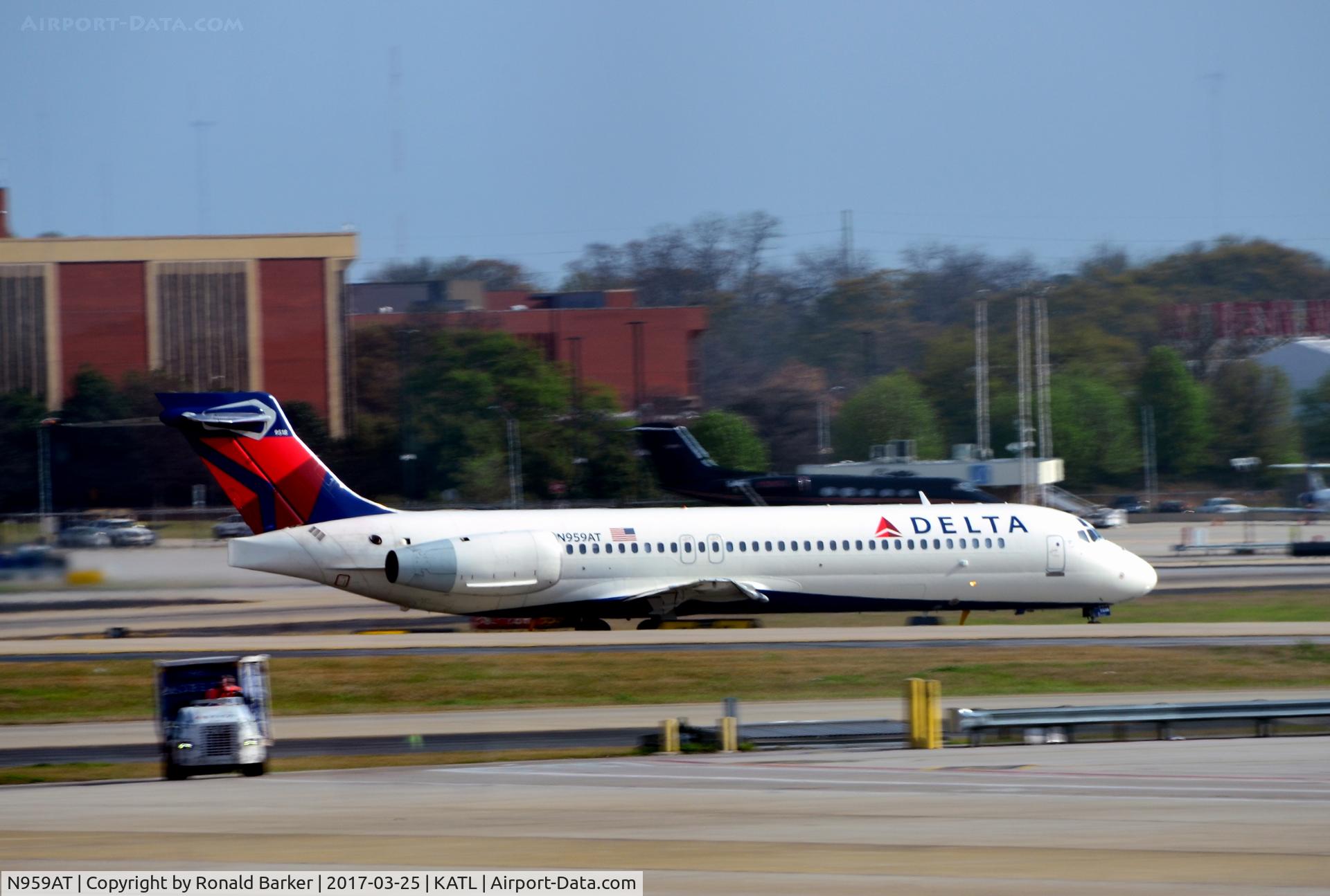 N959AT, 2001 Boeing 717-200 C/N 55021, Takeoff Atlanta
