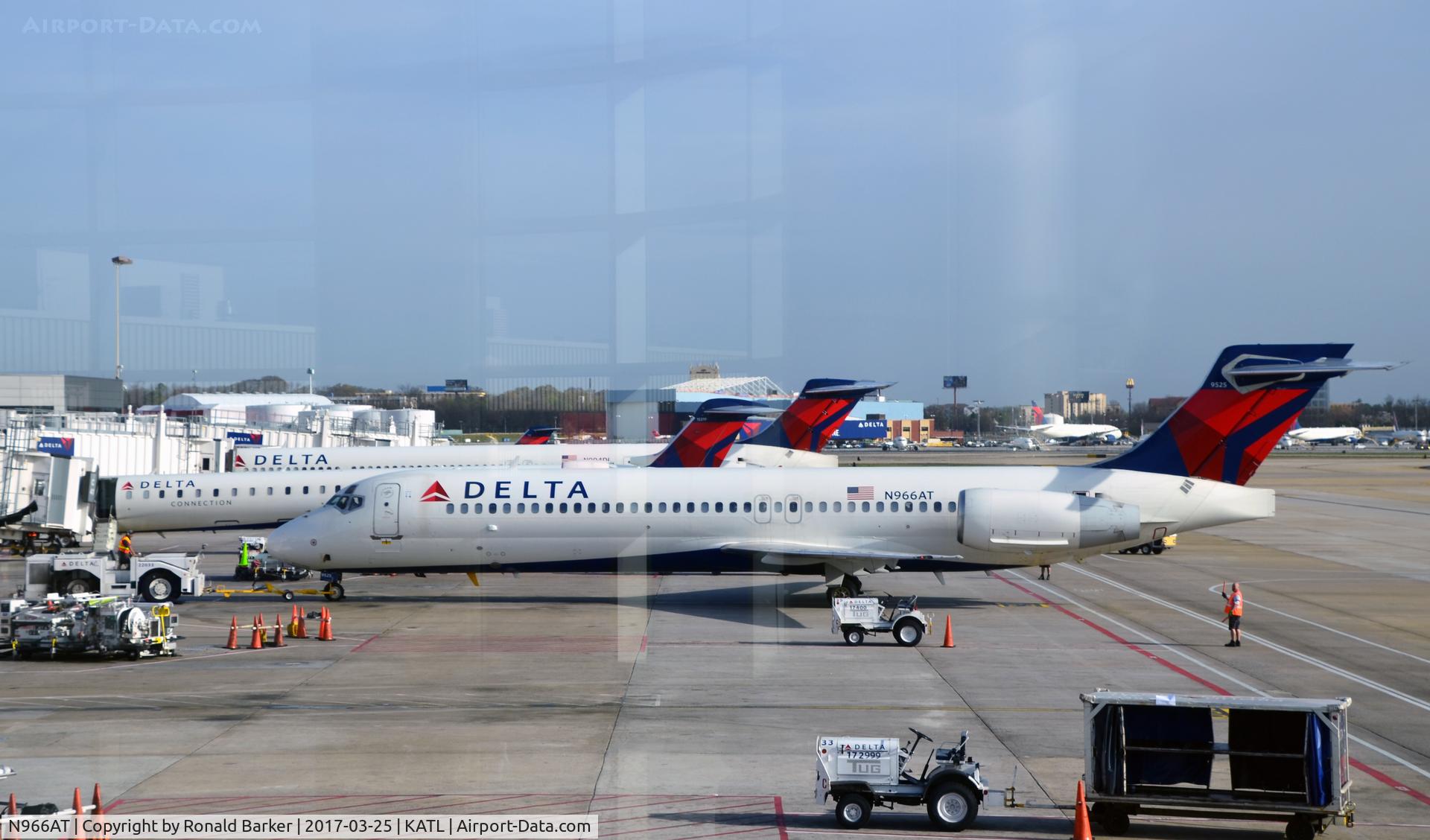 N966AT, 2001 Boeing 717-200 C/N 55027, Pushback Atlanta