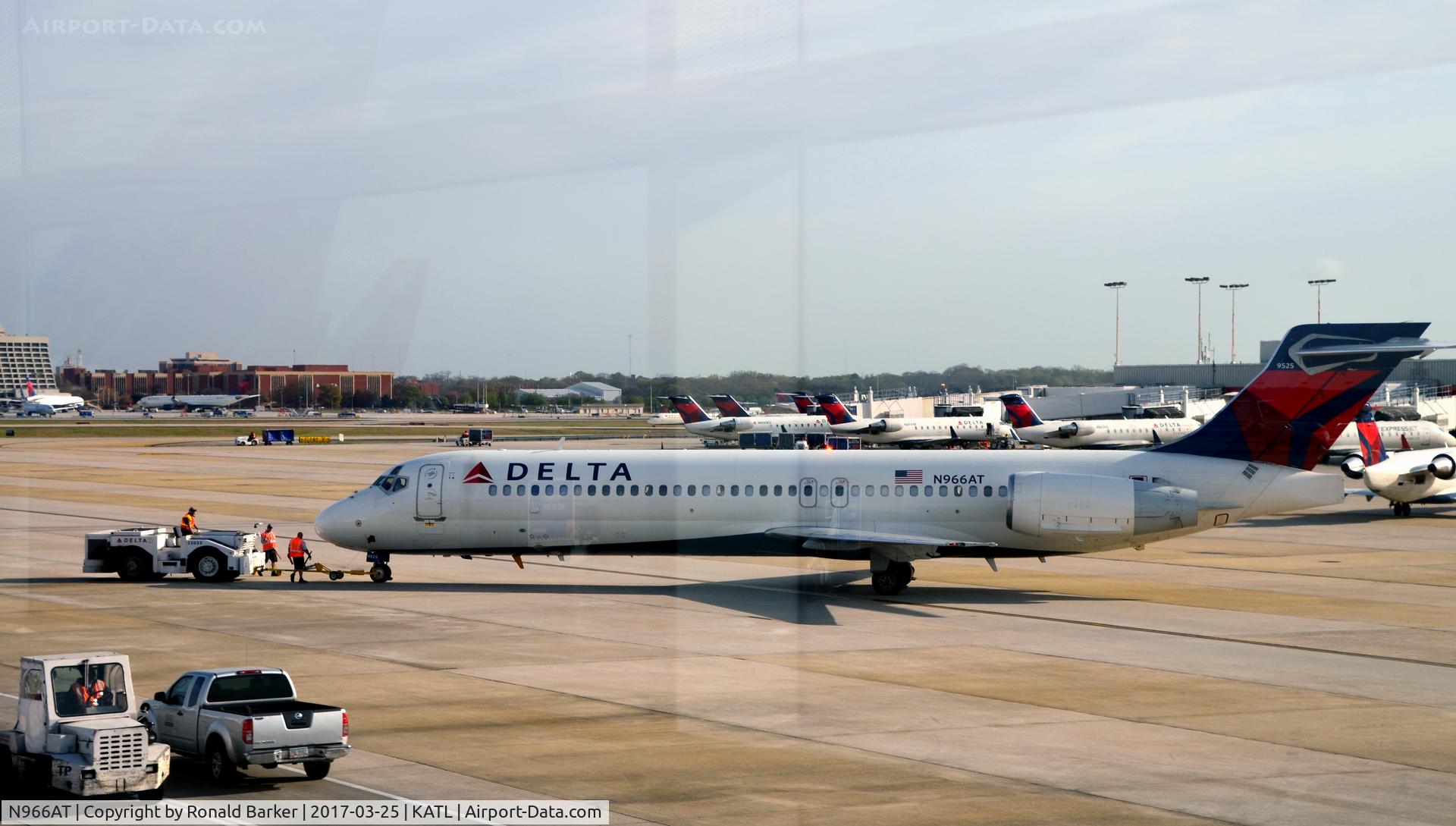 N966AT, 2001 Boeing 717-200 C/N 55027, Pushback Atlanta