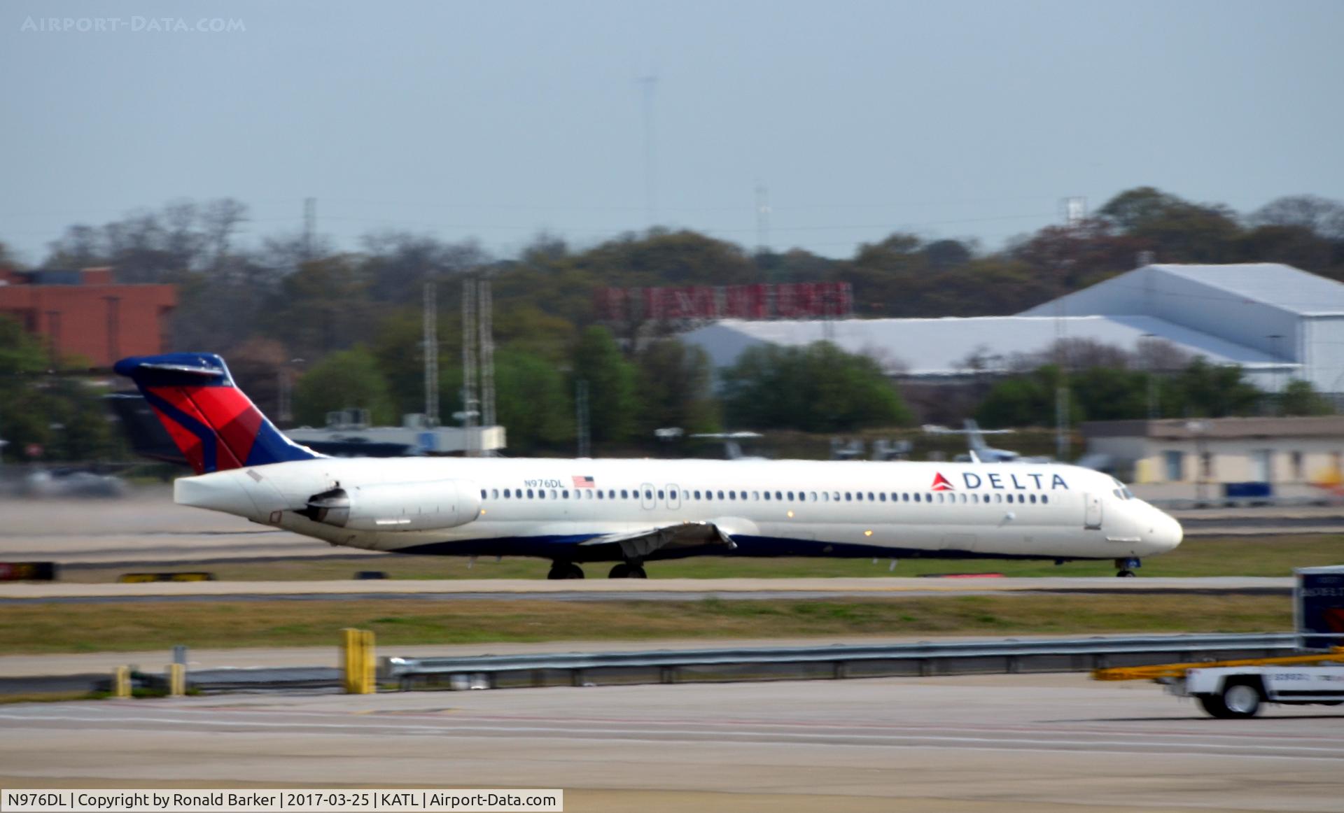 N976DL, 1991 McDonnell Douglas MD-88 C/N 53257, Taxi Atlanta