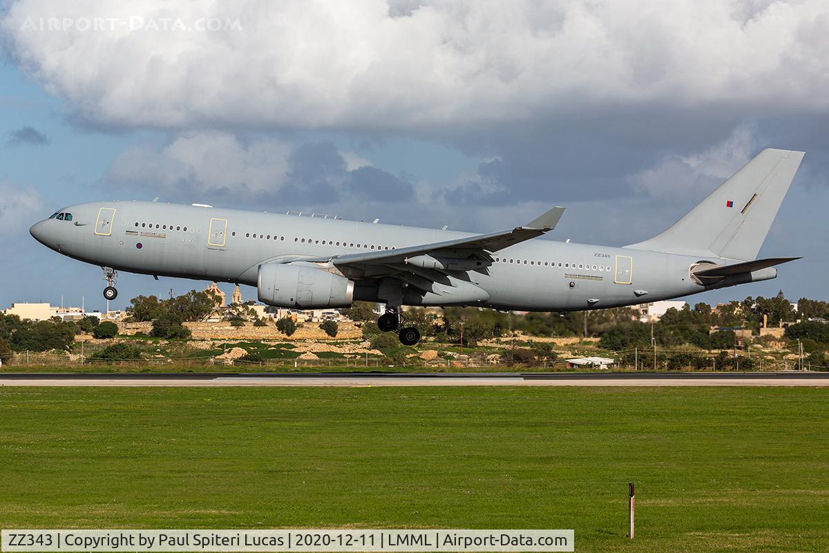 ZZ343, 2015 Airbus A330-243MRTT (KC2 Voyager) C/N 1610, Runway 31
