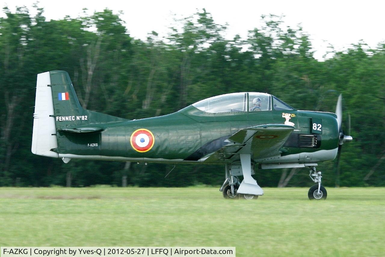 F-AZKG, 1951 North American T-28A Fennec C/N 174-111, North American T-28A Fennec, Landing, La Ferté-Alais airfield (LFFQ) Air show 2012