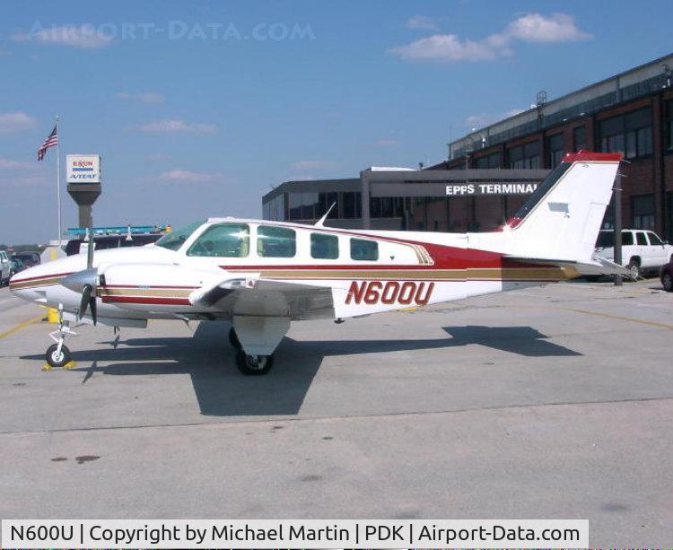 N600U, Beech 58 Baron C/N TH-1524, At Epps Aviation