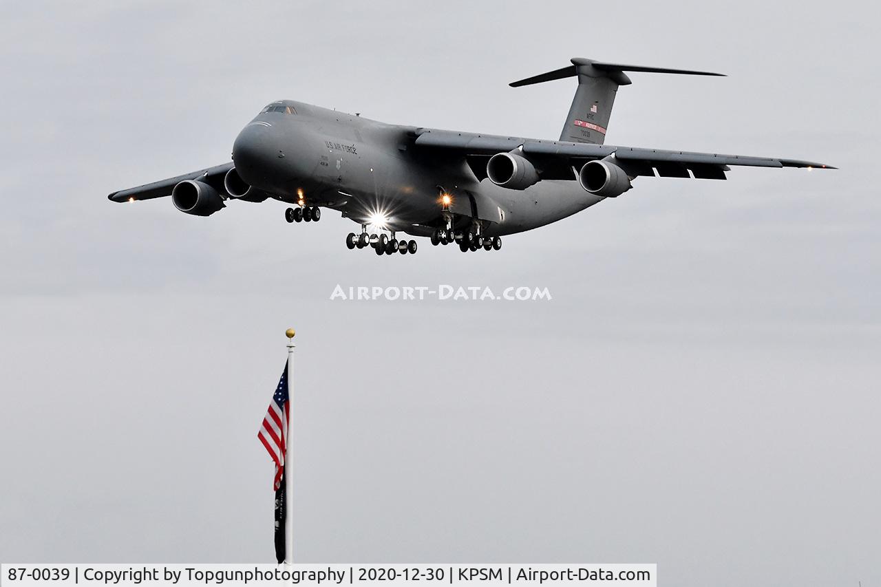 87-0039, Lockheed C-5M Super Galaxy C/N 500-0125, RODD10 HEAVY from Westover works the pattern at Portsmouth.