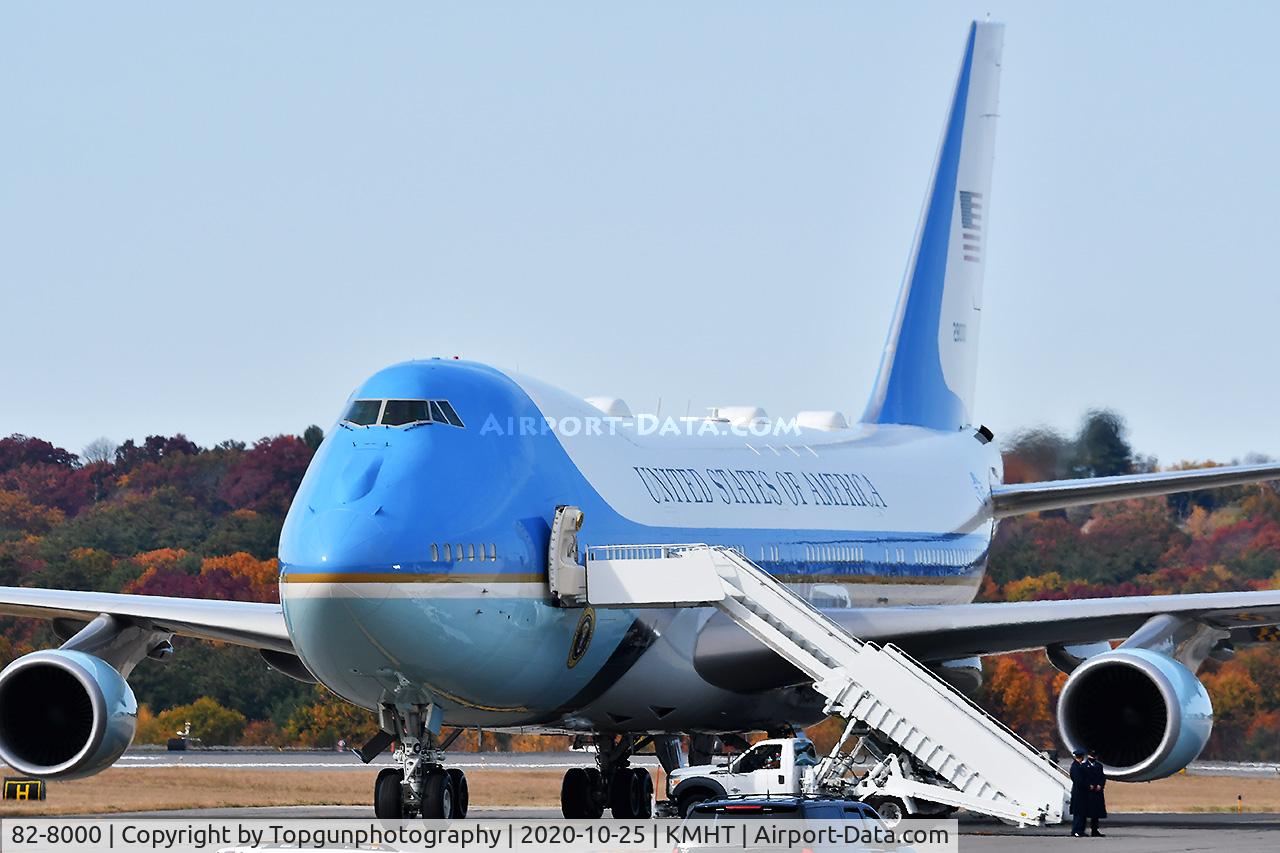 82-8000, 1987 Boeing VC-25A (747-2G4B) C/N 23824, Air Force 1 waiting for President Trump to come off