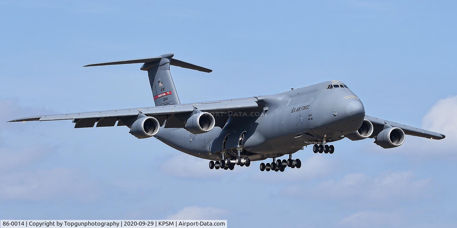 86-0014, Lockheed C-5M Super Galaxy C/N 500-0100, RODD01 works the 16 pattern at Pease