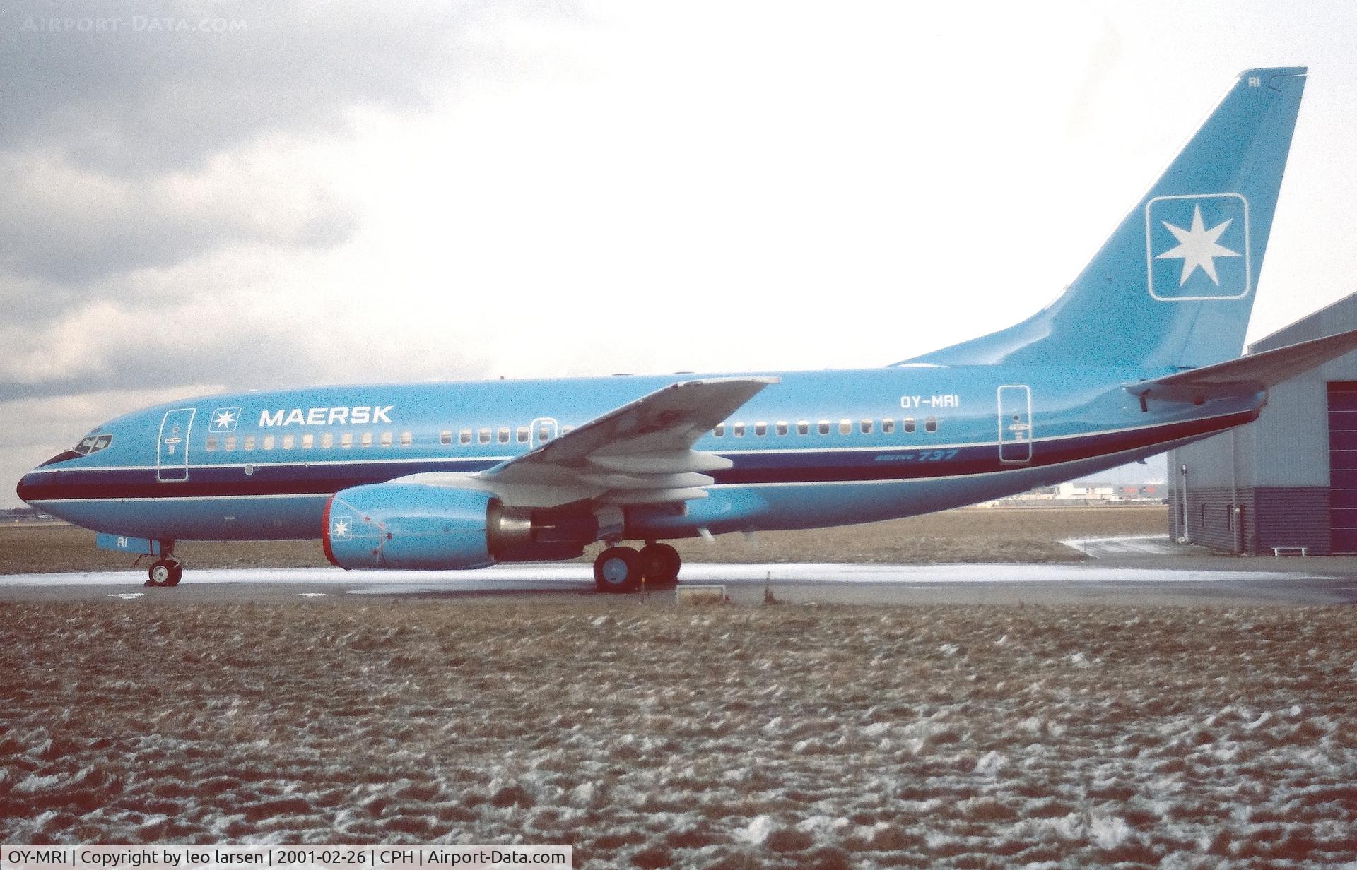 OY-MRI, 2001 Boeing 737-7L9 C/N 28014, Coprnhagen Kastrup 26.2.2001