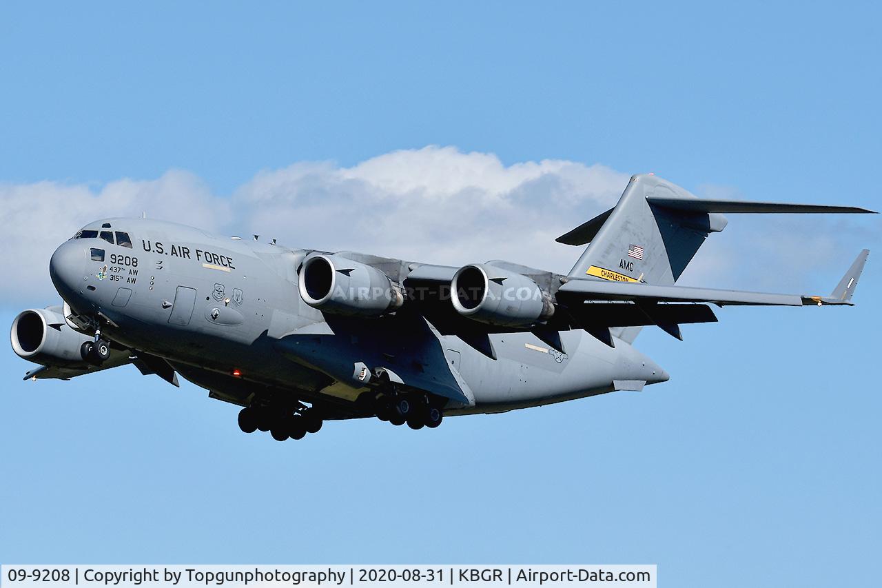 09-9208, 2009 Boeing C-17A Globemaster III C/N P-208, REACH1098 arriving into Bangor from over seas.