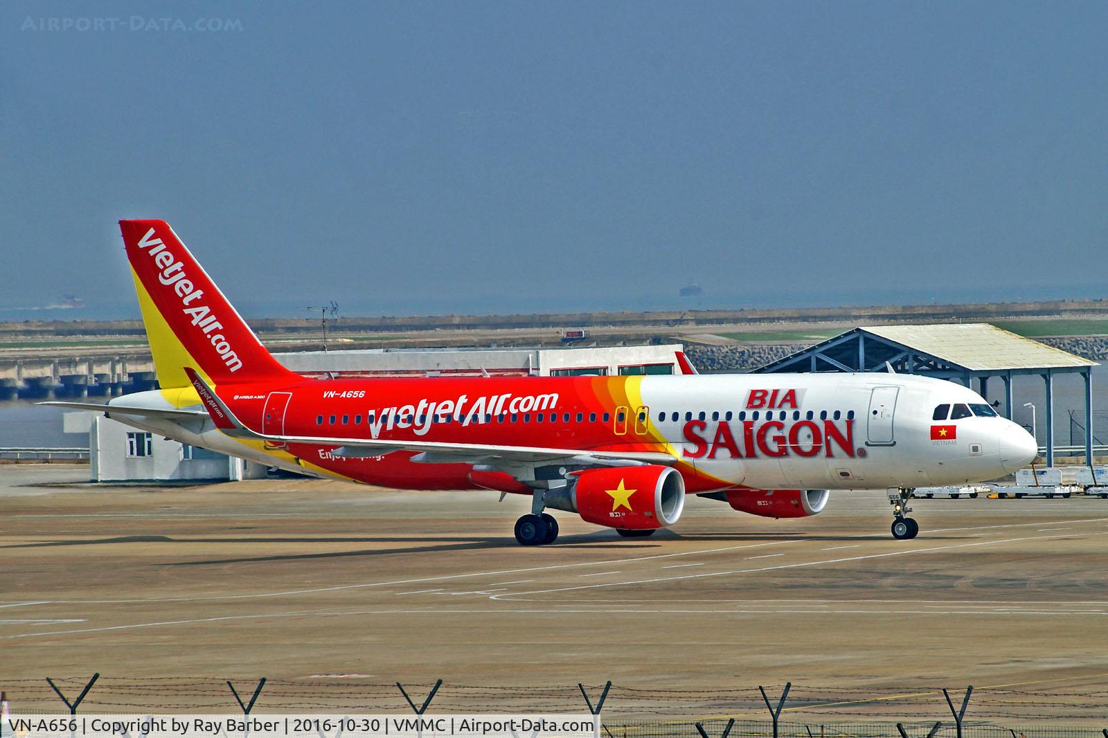 VN-A656, 2015 Airbus A320-214 C/N 6584, VN-A656   Airbus A320-214 [6584] (VietJet Air) Macau Int'l~B 30/10/2016