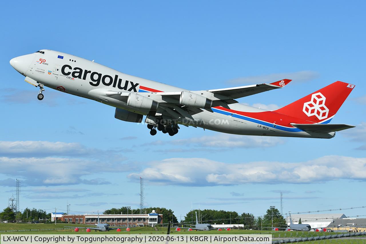 LX-WCV, 2007 Boeing 747-4R7F C/N 35804, Cargolux lifting off Bangor