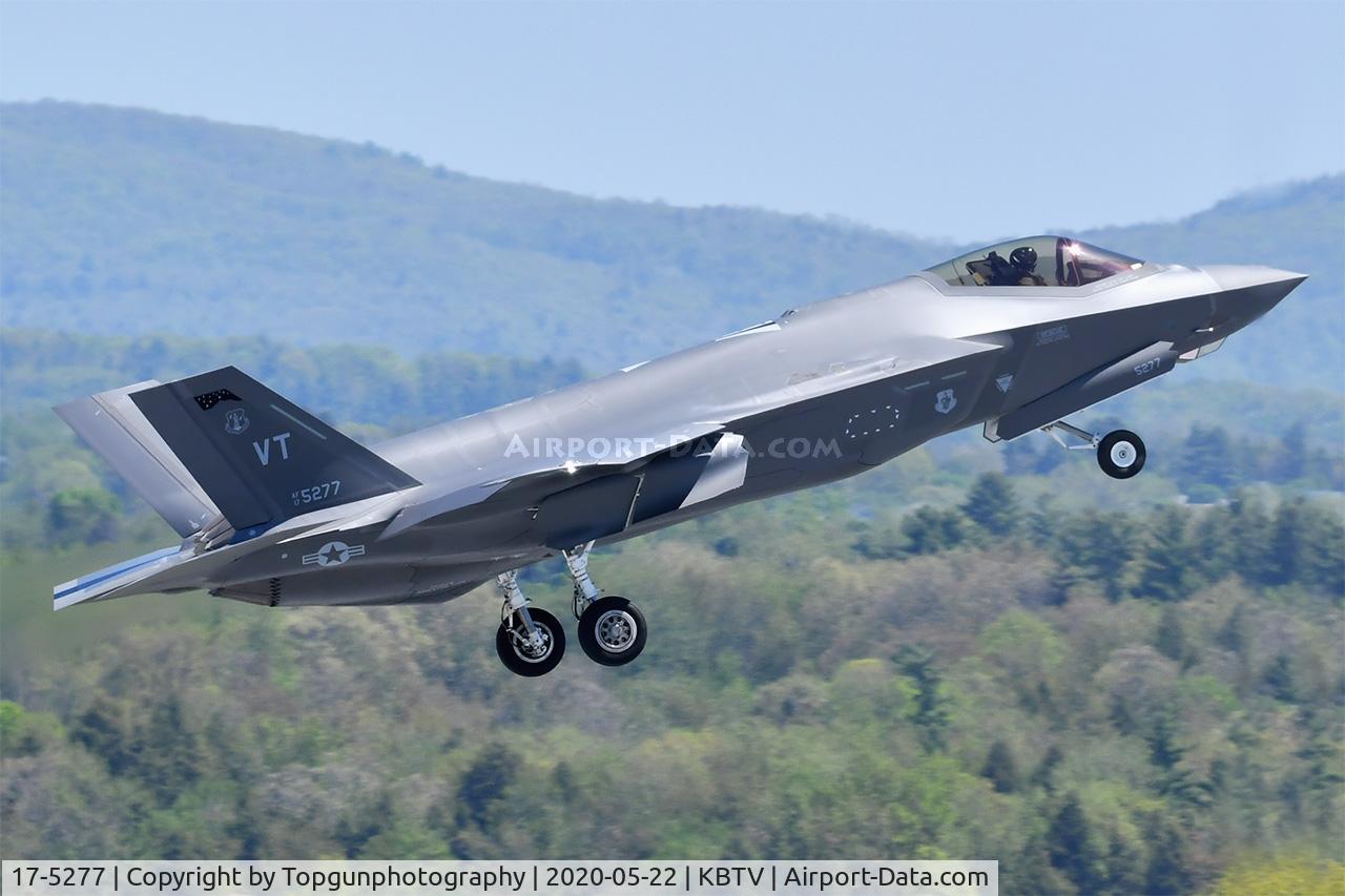 17-5277, 2016 Lockheed Martin F-35A Lightning II C/N AF-219, EASY12 lifting off of Burlington Airport
