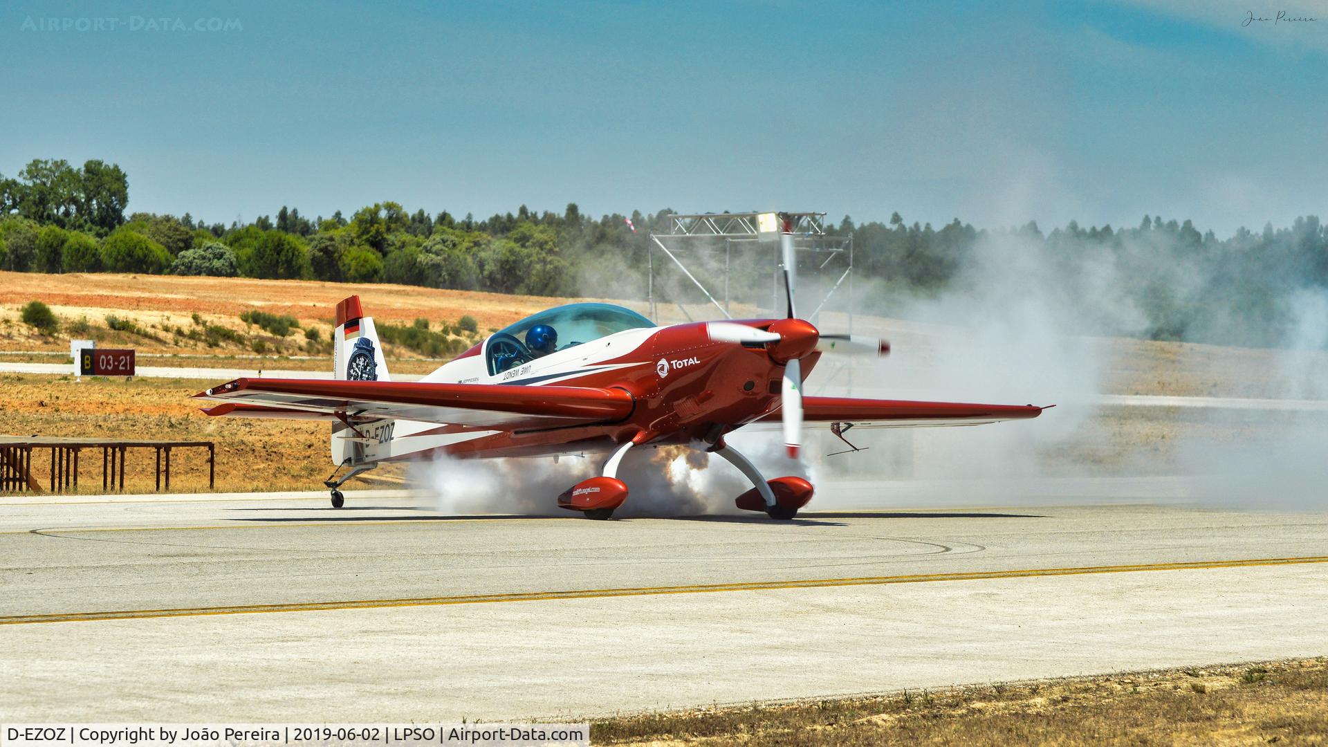 D-EZOZ, Extra EA-300L C/N 029, The photo was taken at the event 