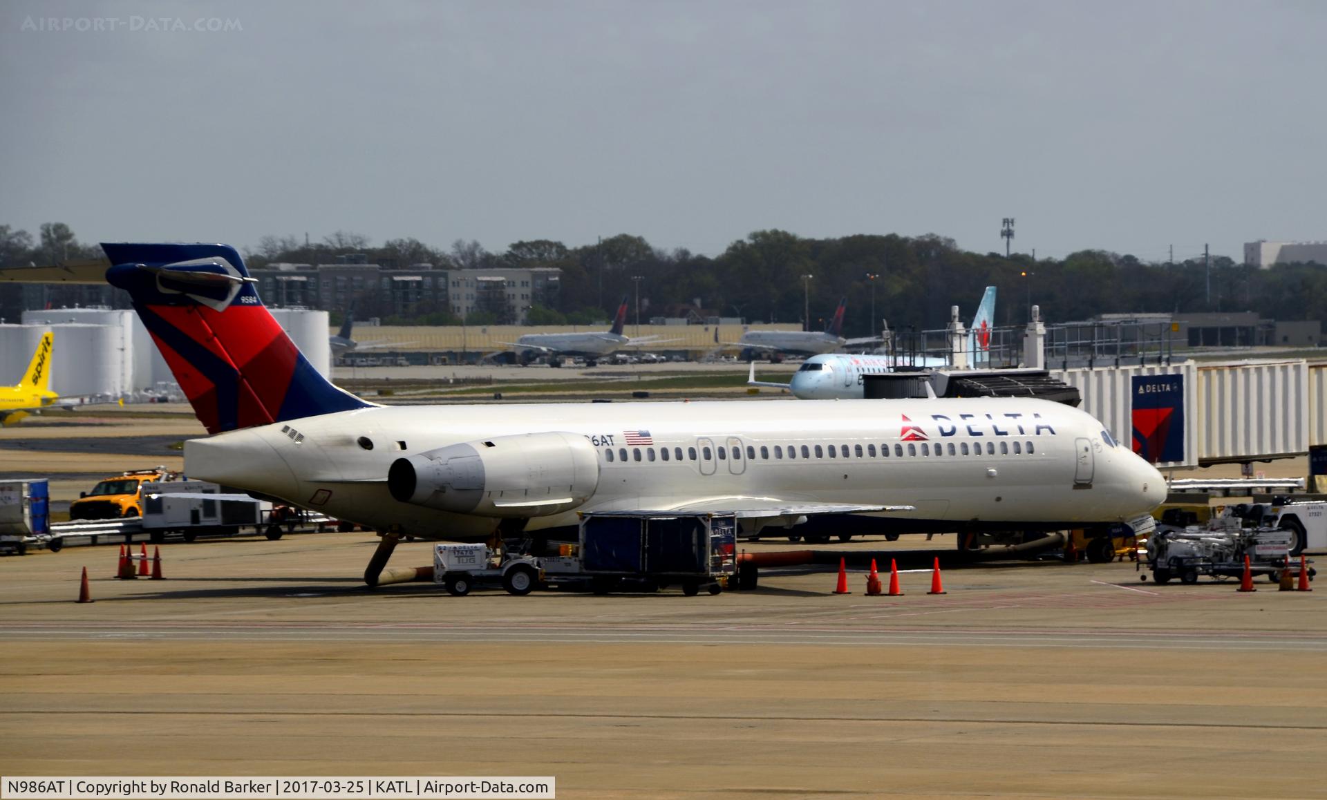 N986AT, 2001 Boeing 717-200 C/N 55089, At the gate Atlanta