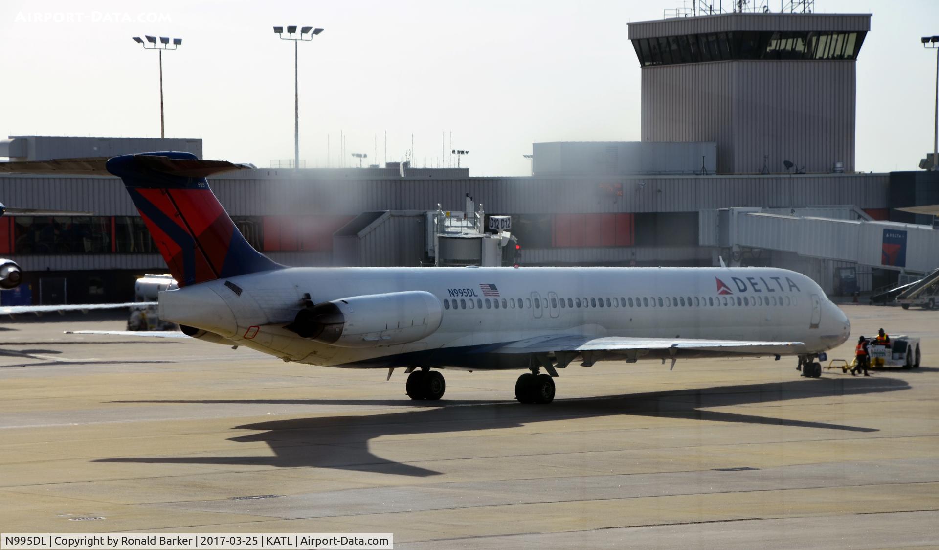 N995DL, 1991 McDonnell Douglas MD-88 C/N 53362, Pushback Atlanta