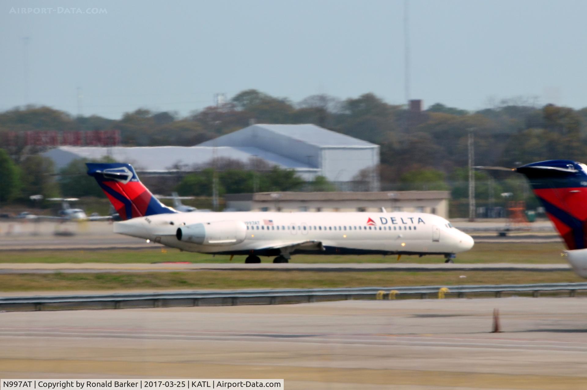 N997AT, 2002 Boeing 717-200 C/N 55141, Taxi Atlanta