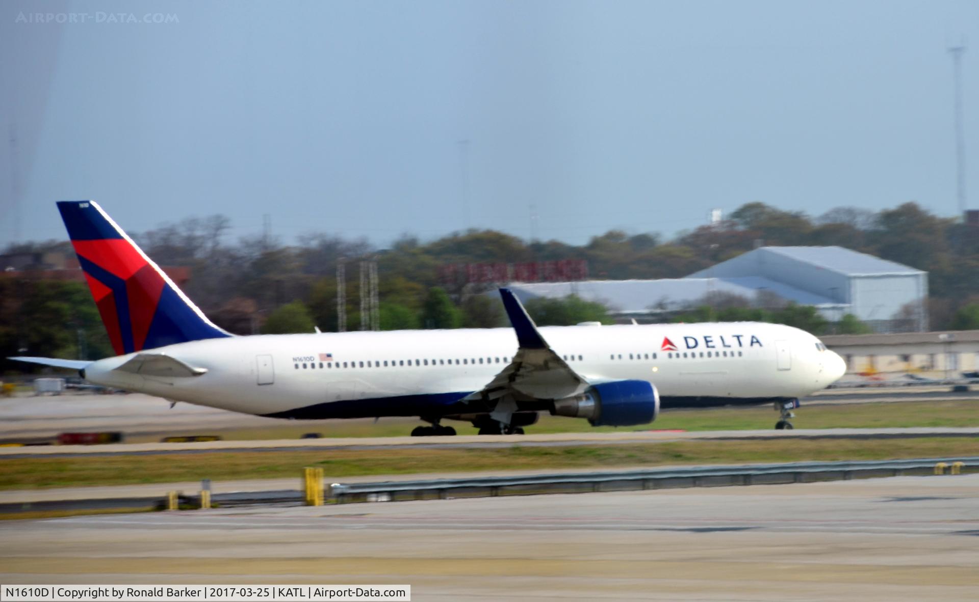 N1610D, 2000 Boeing 767-332 C/N 30594, Taxi Atlanta