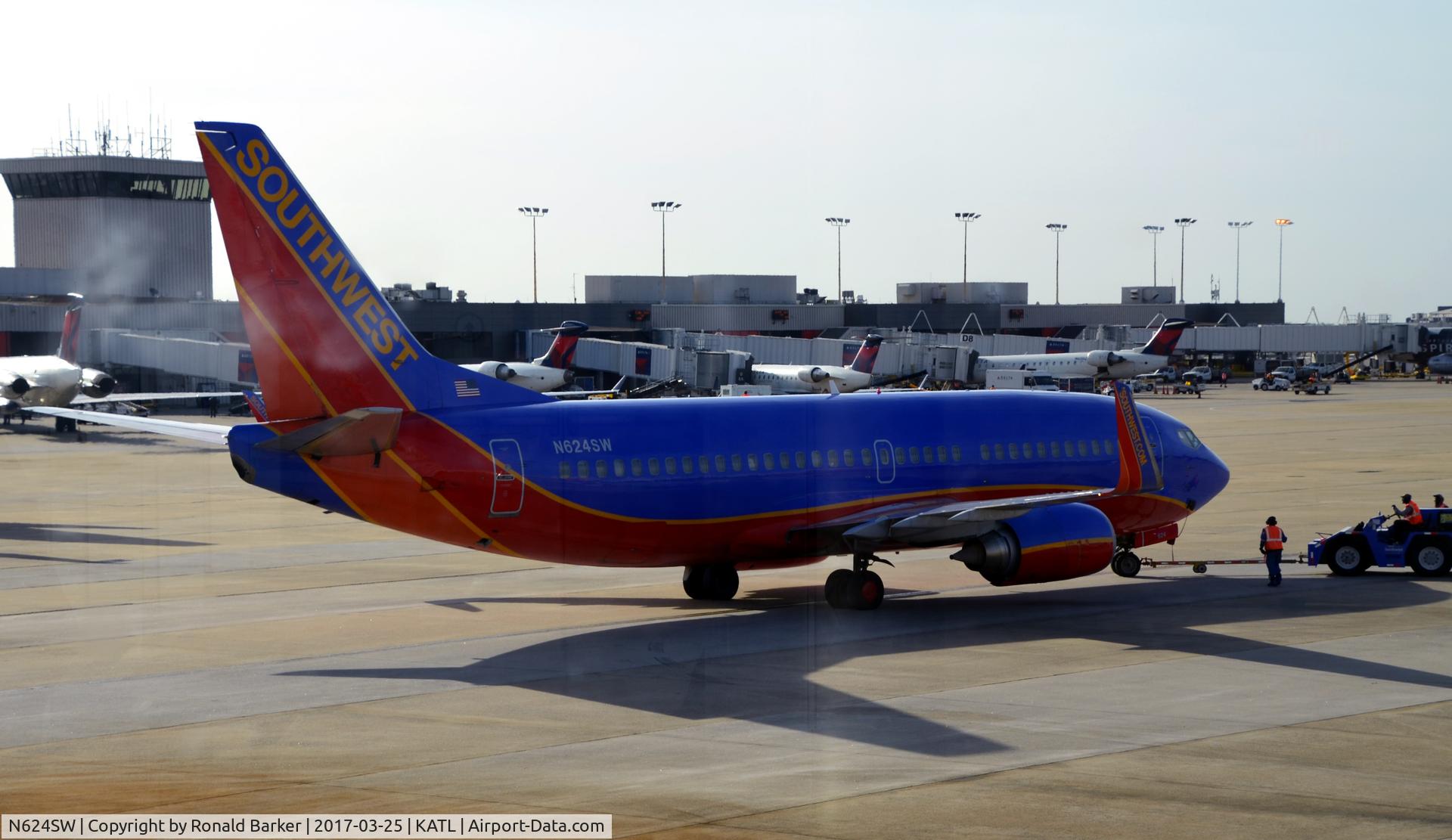 N624SW, 1996 Boeing 737-3H4 C/N 27934, Pushback Atlanta