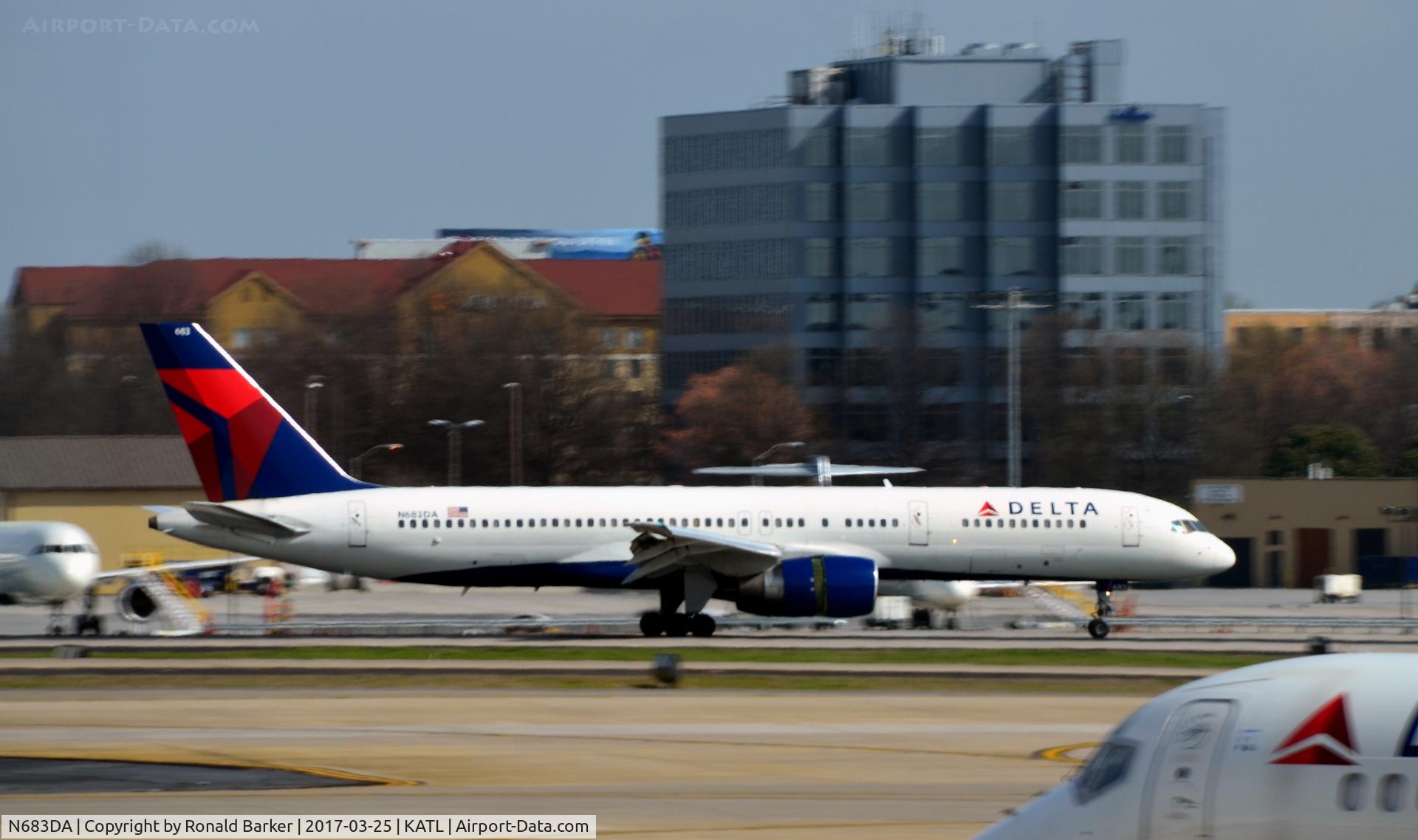 N683DA, 1993 Boeing 757-232 C/N 27103, Landing Atlanta