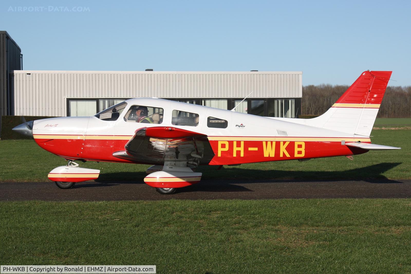 PH-WKB, 2007 Piper PA-28-181 C/N 2843664, at ehmz