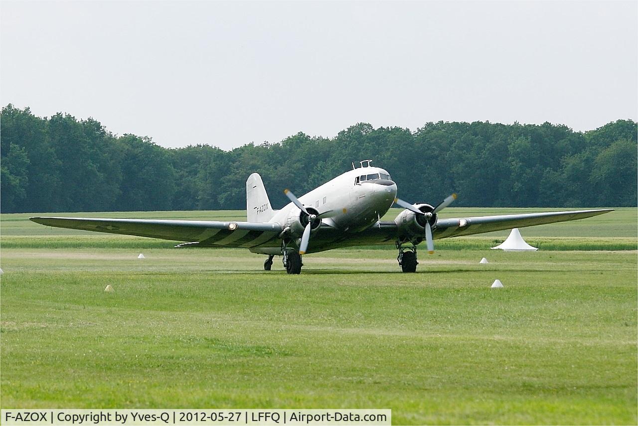 F-AZOX, 1945 Douglas DC-3C-S1C3G (C-47B-35-DK) C/N 16604, Douglas DC-3C-S1C3G, Take off run, La Ferté-Alais Airfield (LFFQ) Air show 2012