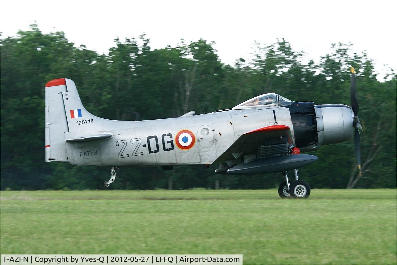 F-AZFN, Douglas AD-4N Skyraider C/N 7609, Douglas AD-4N Skyraider, Landing, La Ferté-Alais airfield (LFFQ) Airshow 2012