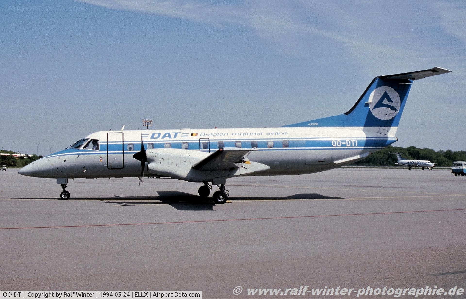 OO-DTI, 1989 Embraer EMB-120ER Brasilia C/N 120121, Embraer EMB-120ER - DAT Belgian Regional Airlines - 120121 - OO-DTI - 24.05.1994 - LUX