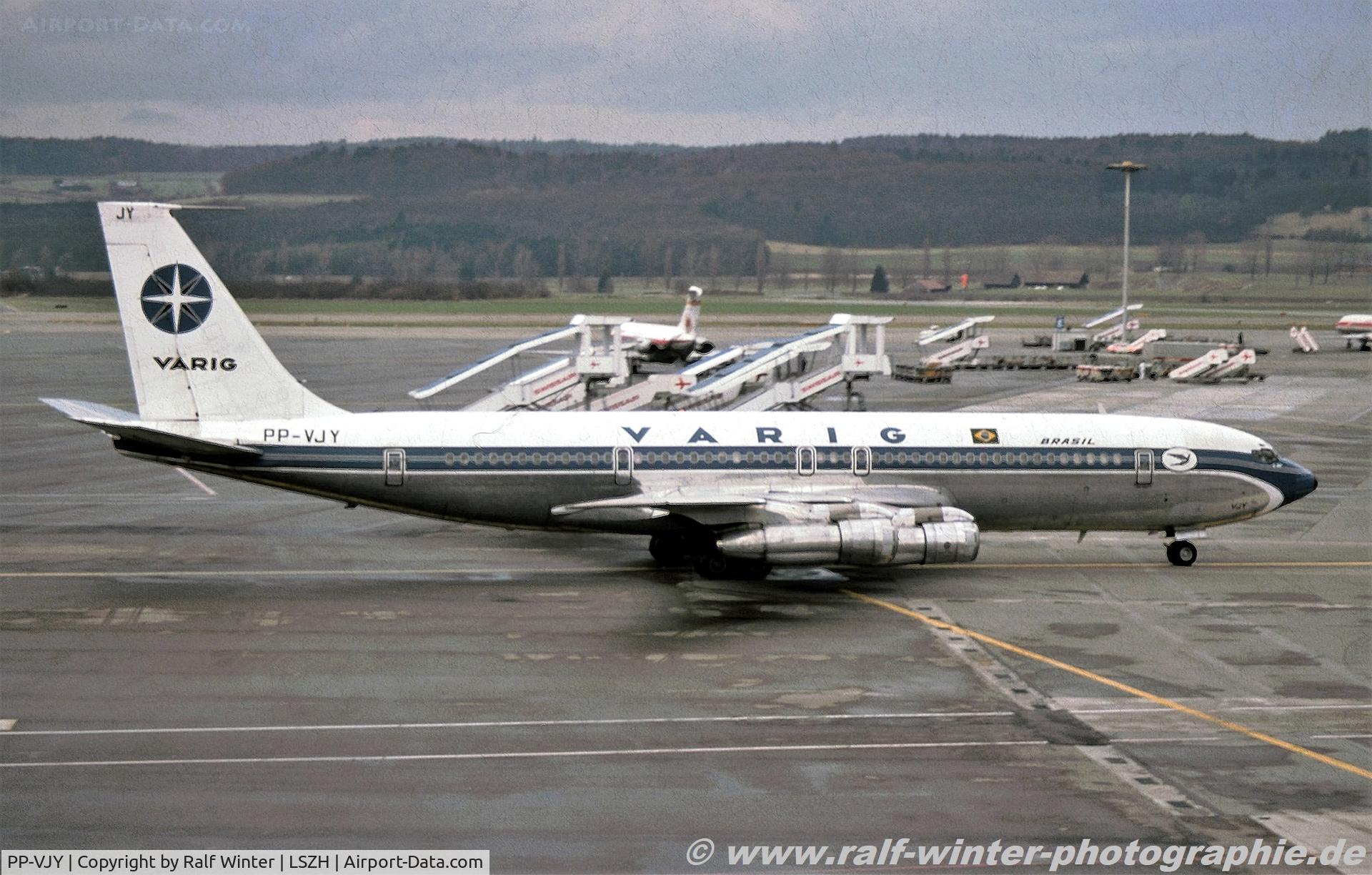 PP-VJY, 1968 Boeing 707-345C C/N 19840, Boeing 707-345C - RG RG Varig - 19840 - PP-VJY - 12.1977 - ZRH