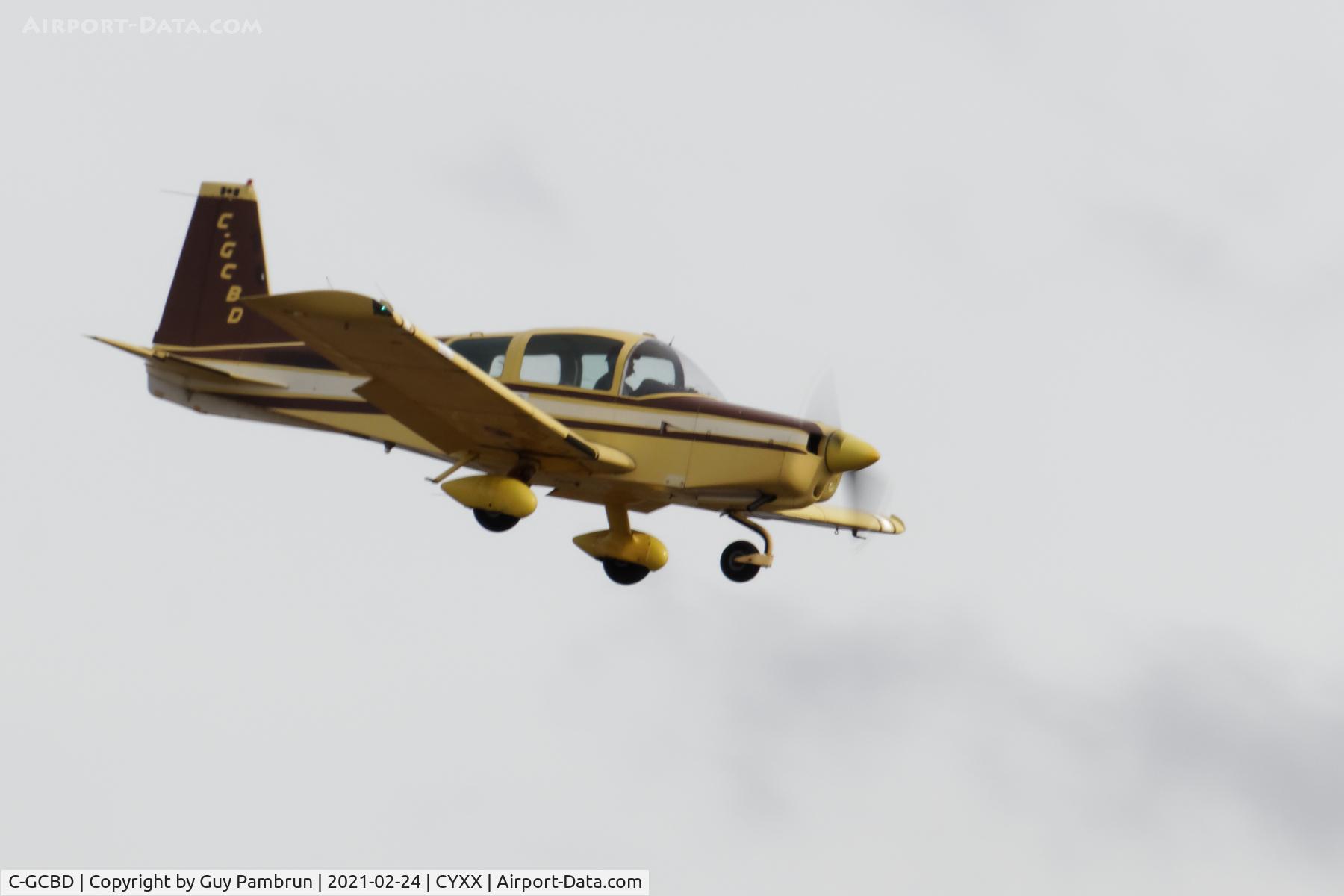 C-GCBD, 1972 American Aviation AA-5 Traveler C/N AA5-0108, Landing on 01