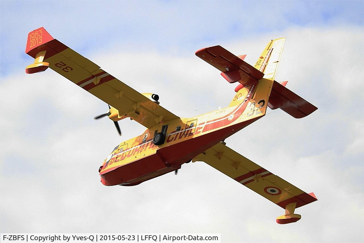 F-ZBFS, Canadair CL-215-6B11 CL-415 C/N 2001, Canadair CL-415, On display, La Ferté-Alais airfield (LFFQ) Air show 2015
