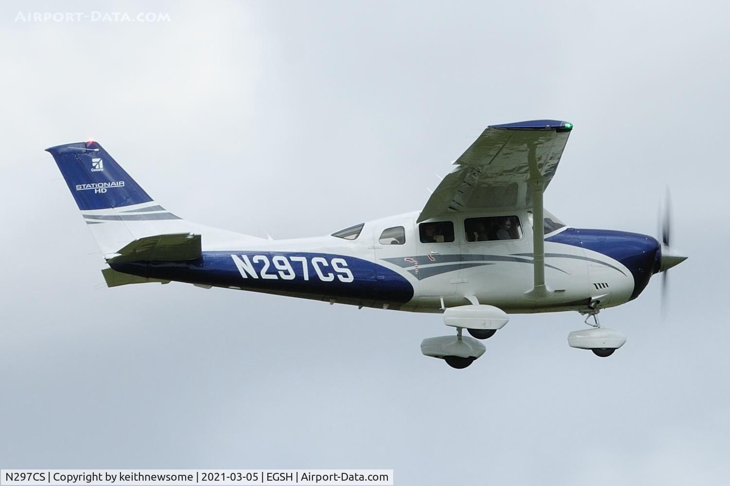 N297CS, Cassna T206H C/N T20609597, Landing onto runway 09 at Norwich.