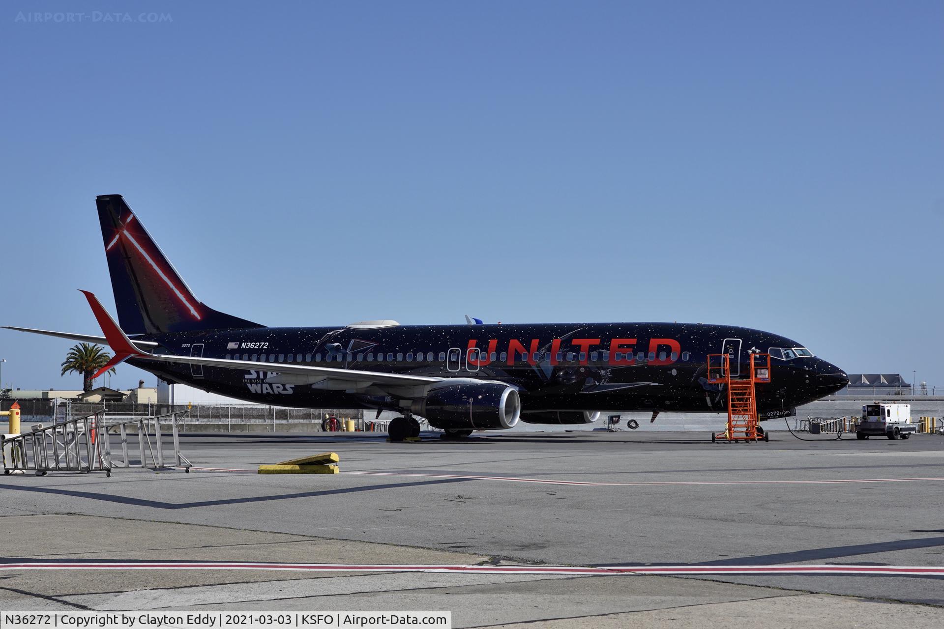 N36272, 2001 Boeing 737-824 C/N 31590, SFO 2021.