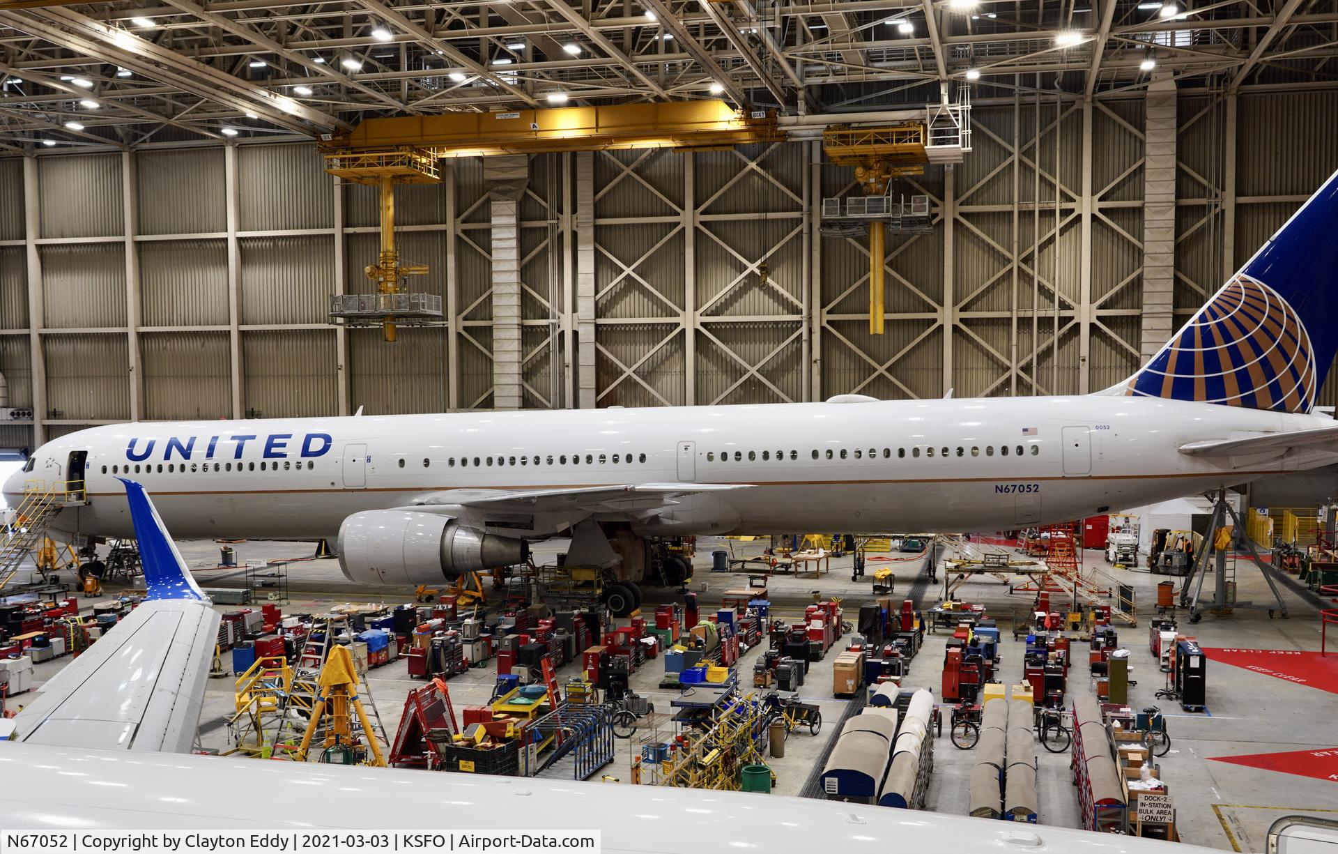 N67052, 2000 Boeing 767-424/ER C/N 29447, SFO 2021.