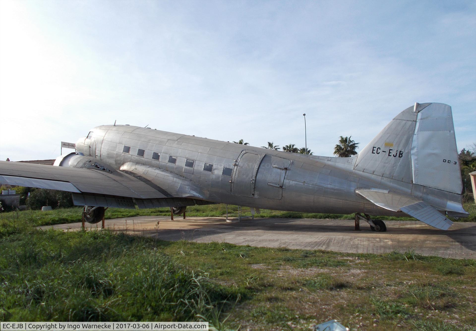 EC-EJB, 1942 Douglas C-47 C/N 4479, Douglas C-47B Skytrain (DC-3, minus port engine, cowling and prop) displayed at Mallorca's Son Bonet airport