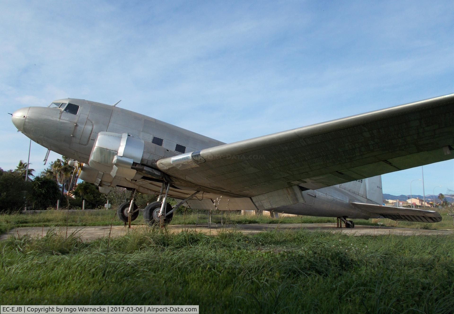 EC-EJB, 1942 Douglas C-47 C/N 4479, Douglas C-47B Skytrain (DC-3, minus port engine, cowling and prop) displayed at Mallorca's Son Bonet airport