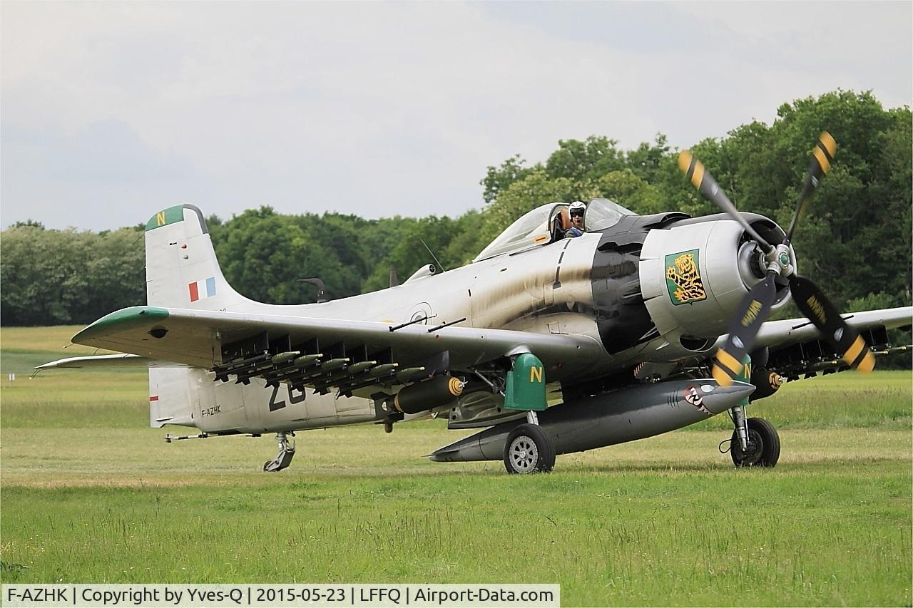 F-AZHK, Douglas AD-4N Skyraider C/N 7802, Douglas AD-4N Skyraider, Landing, La Ferté-Alais airfield (LFFQ) Airshow 2015